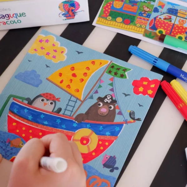 Картина с животни на лодка оцветена с магически флумастери от детски творчески комплект