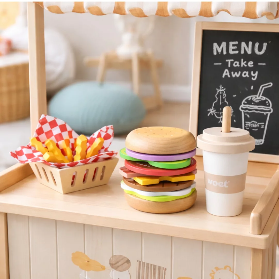 Дървен комплект за бързо хранене в детска кухня New Classic Toys ролева игра
