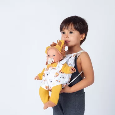 Бебе с меко тяло испанска кукла за ролеви игри с деца