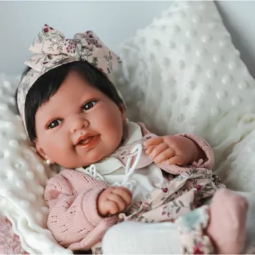 Бебе с меко тяло испанска кукла с реалистично лице за гушкане