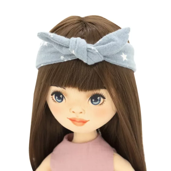 Мека кукла Софи Sweet Sisters с бродирано лице и лента за коса