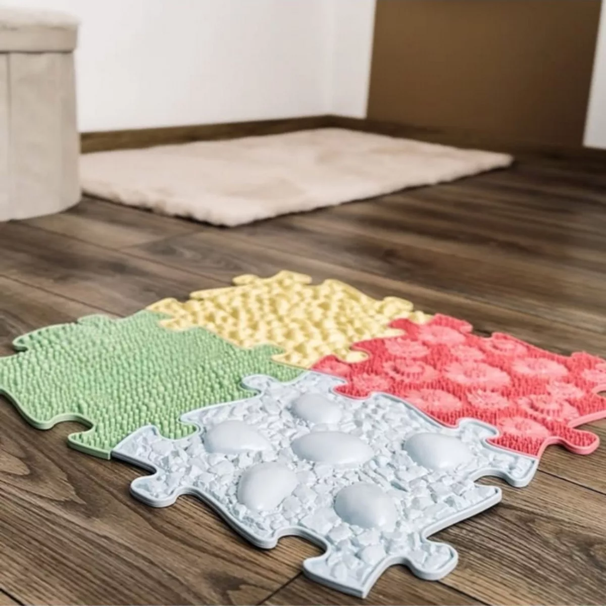 Сензорни релефни плочки с различни текстури за масаж и игра на бебета