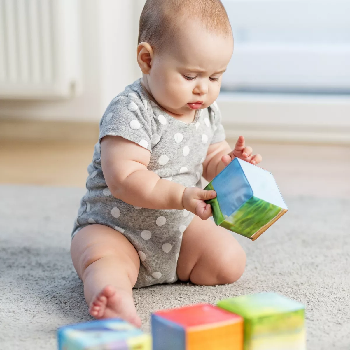 Сензорни меки кубчета с цветове и форми за развитие на бебета