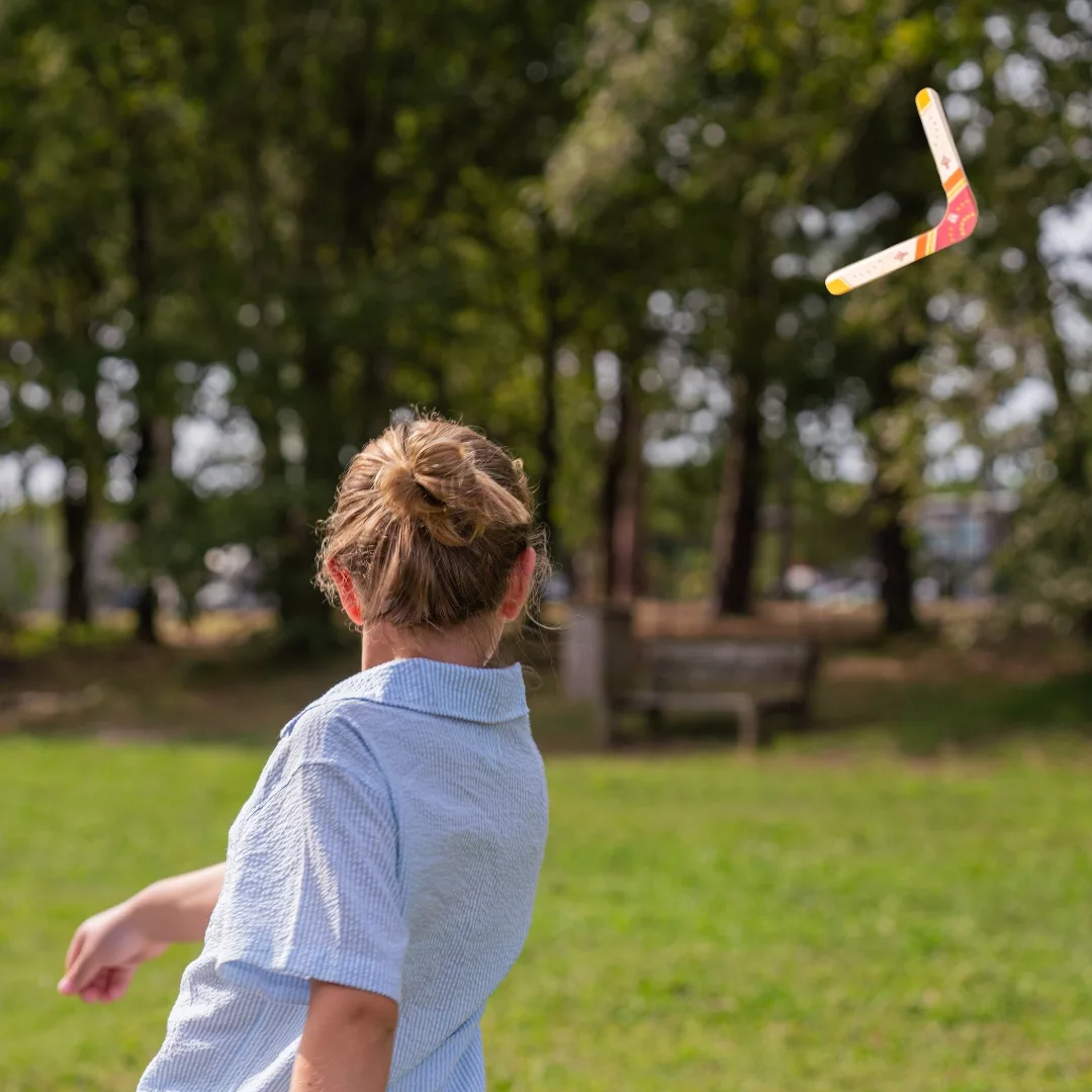 Дървен бумеранг за игра на открито BS Toys цветен дърво 6+ години