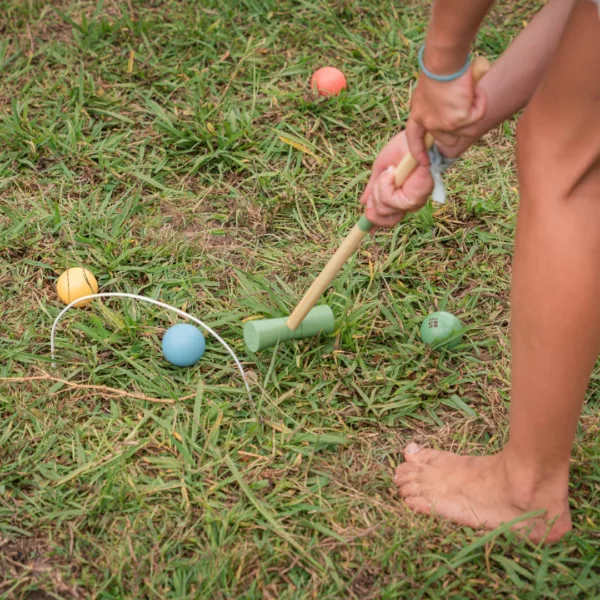 Дървен крокет комплект за деца с пастелни топки и дървено чукче за игра навън 3+