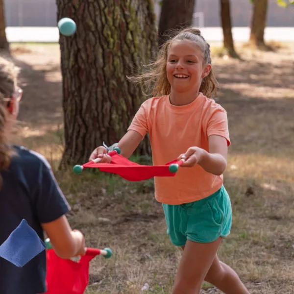 Детска игра за двама Флип тенис с червена платформа и дървени дръжки за деца над 6 години