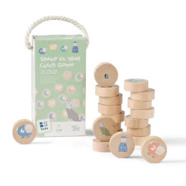 Детска игра Овце срещу вълк в зелена кутия с дървени жетони за деца 3+