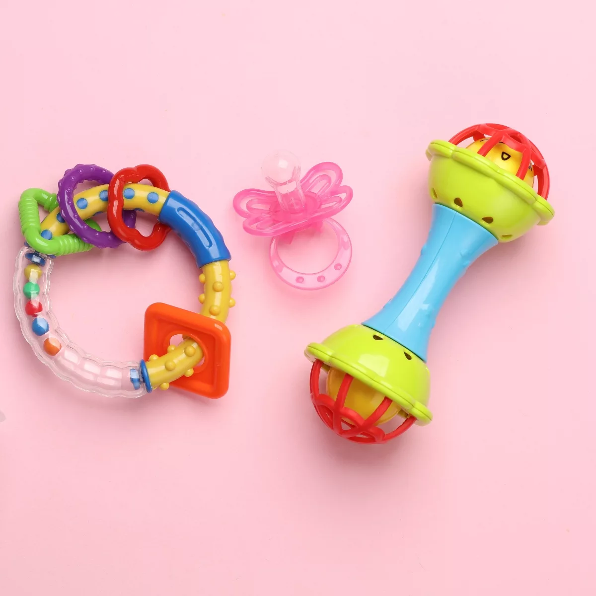 Цветни бебешки дрънкалки и играчки за количка от безопасна пластмаса