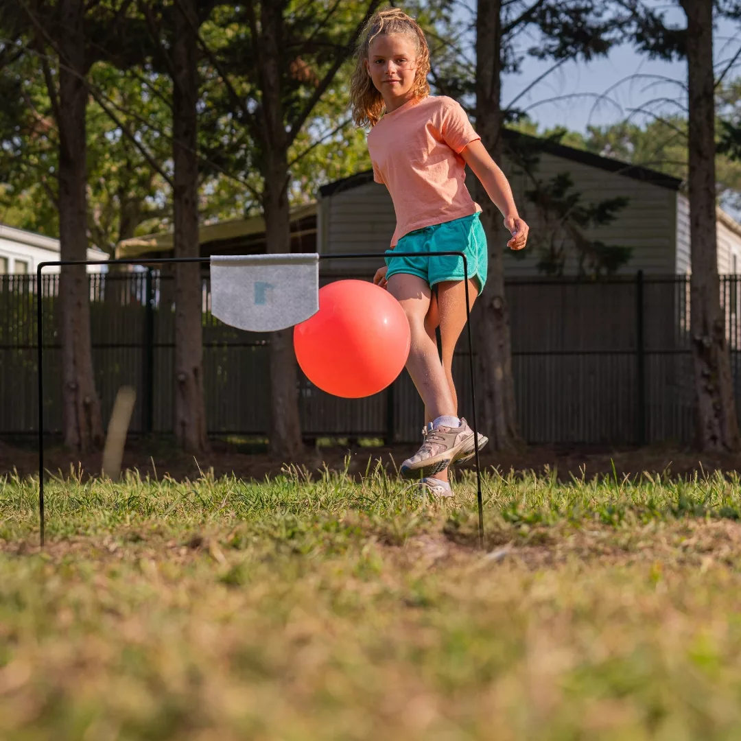 Футболен крокет с цветна топка и метална вратичка за деца 3+