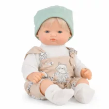 Кукла бебе Ноа с бежов гащеризон и зелена шапка винил 26 см за деца