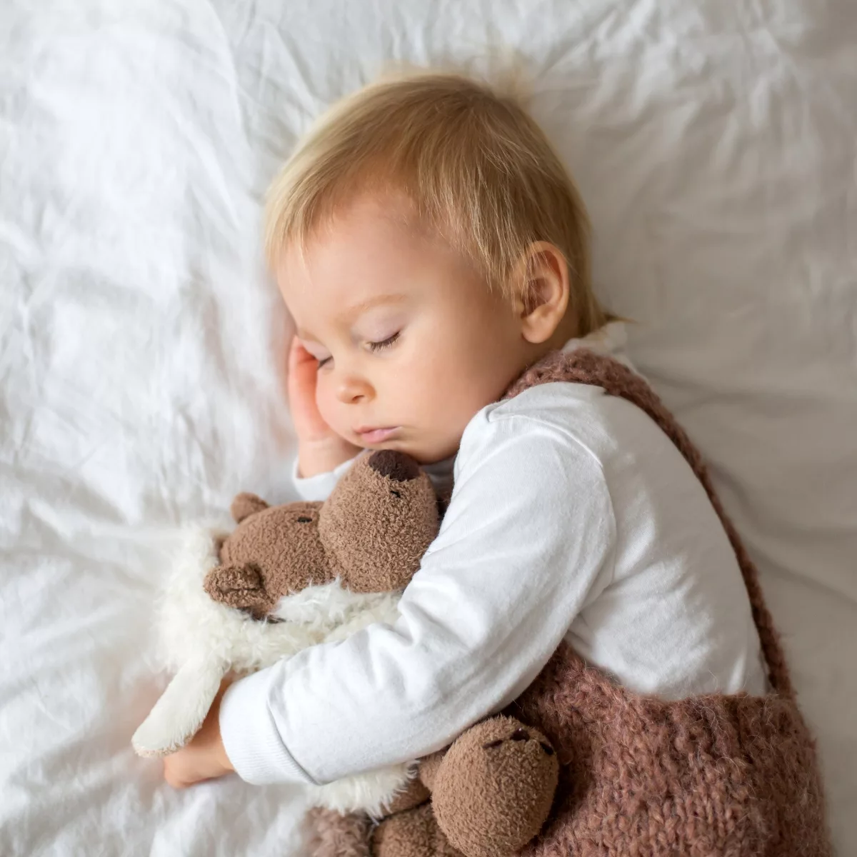 Плюшени и меки играчки за вашето бебе зайче и мечета в пастелни цветове от мек текстил