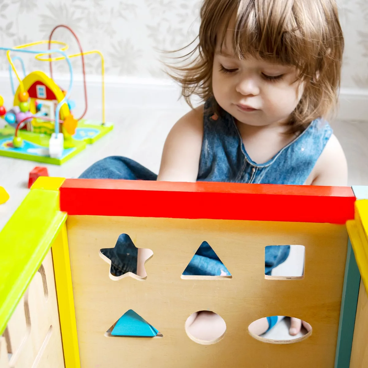 Дървен сортер кутия с форми звезда триъгълник и квадрат за бебета 12+ месеца