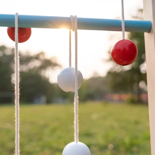 Спортна игра 2в1 с мишена и стълба за хвърляне BS Toys дървени топчета 8+ години