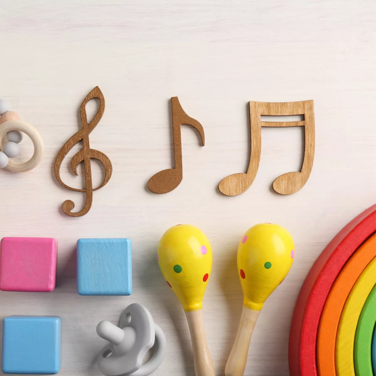 Занимателни и музикални бебешки играчки – маракаси и музикални символи