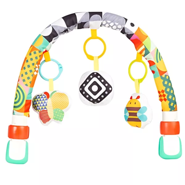 Бебешка арка с висящи играчки цветна с текстил и пластмаса за развитие 0+