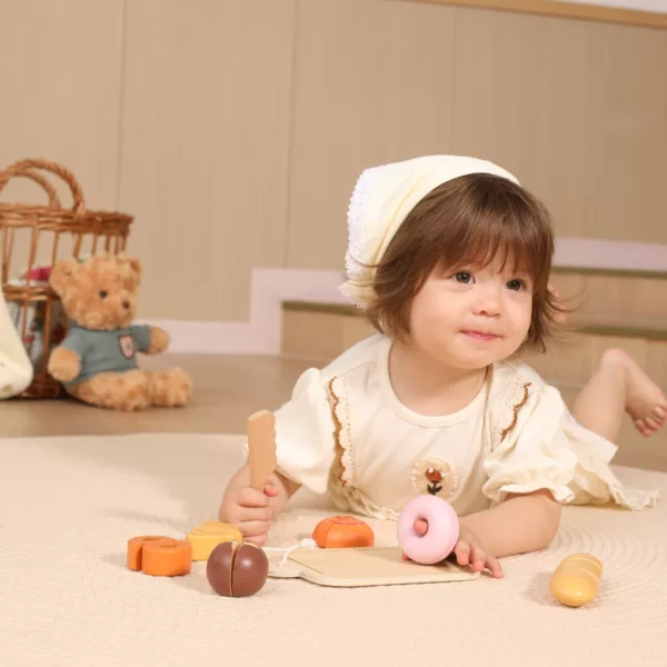 Дървен комплект за закуска PolarB игра с храни и нож за деца