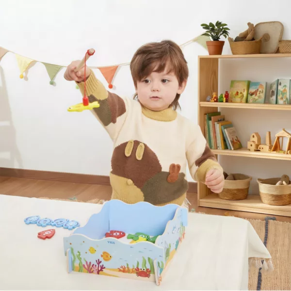 Дървена магнитна игра за риболов с числа VIGA Toys в детска стая за деца над 3 години