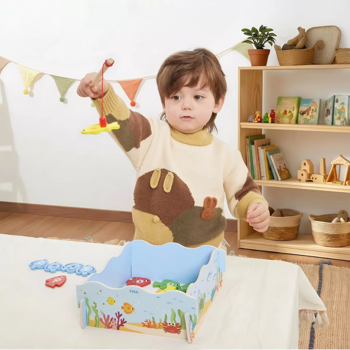 Дървена магнитна игра за риболов с числа VIGA Toys в детска стая за деца над 3 години