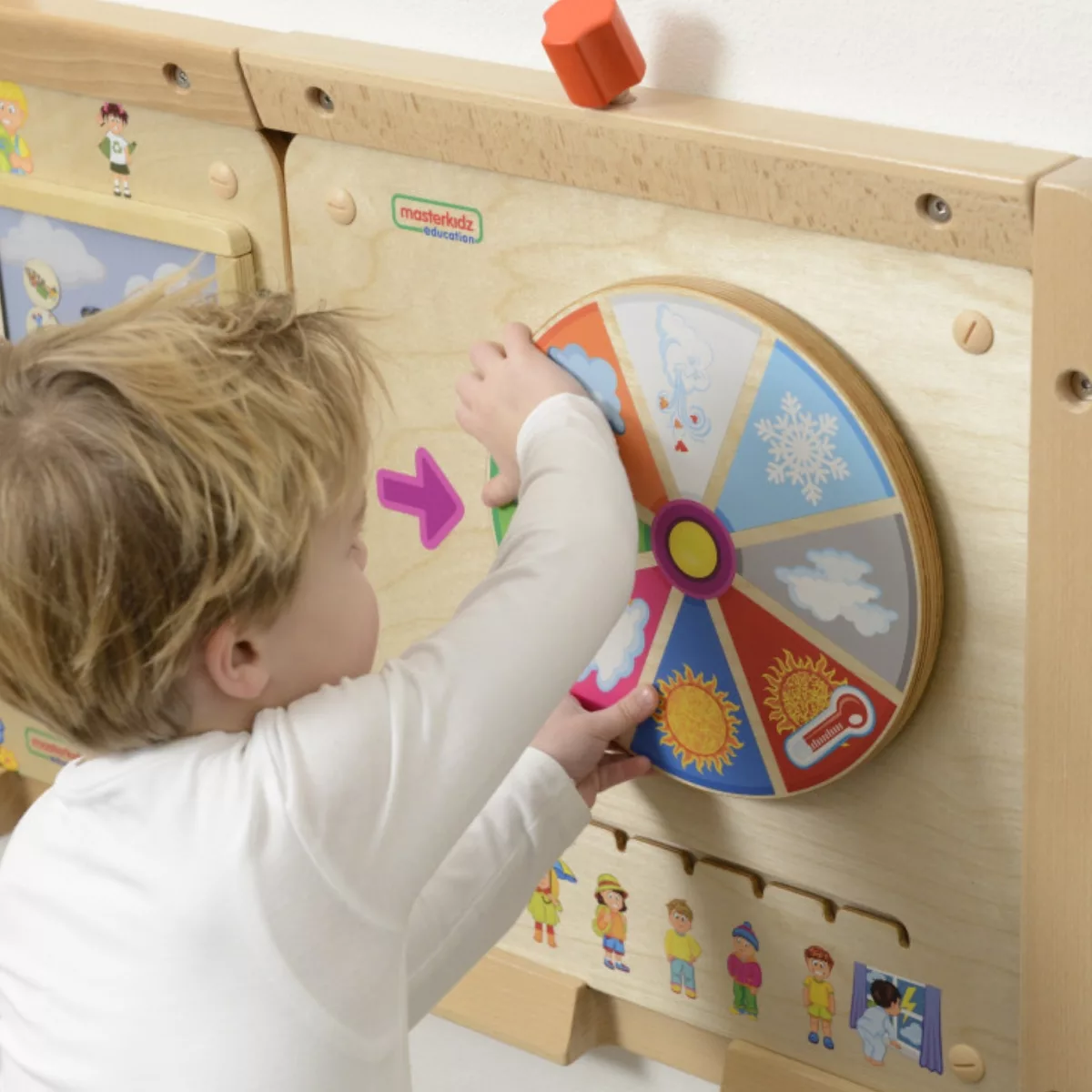 Дете върти колело на Монтесори дъска за времето Masterkidz със сезони и климат 3+