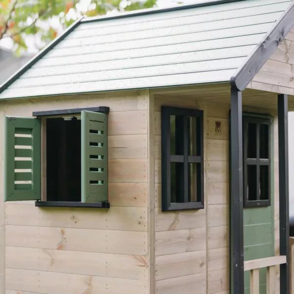 Детска дървена площадка с веранда, люлки и пързалка в естествен и зелен цвят