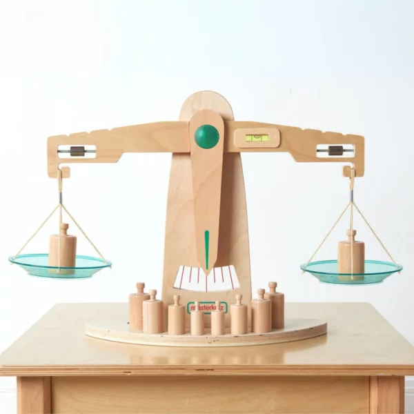 Дървена Монтесори везна Masterkidz с тежести образователна игра за баланс и математика