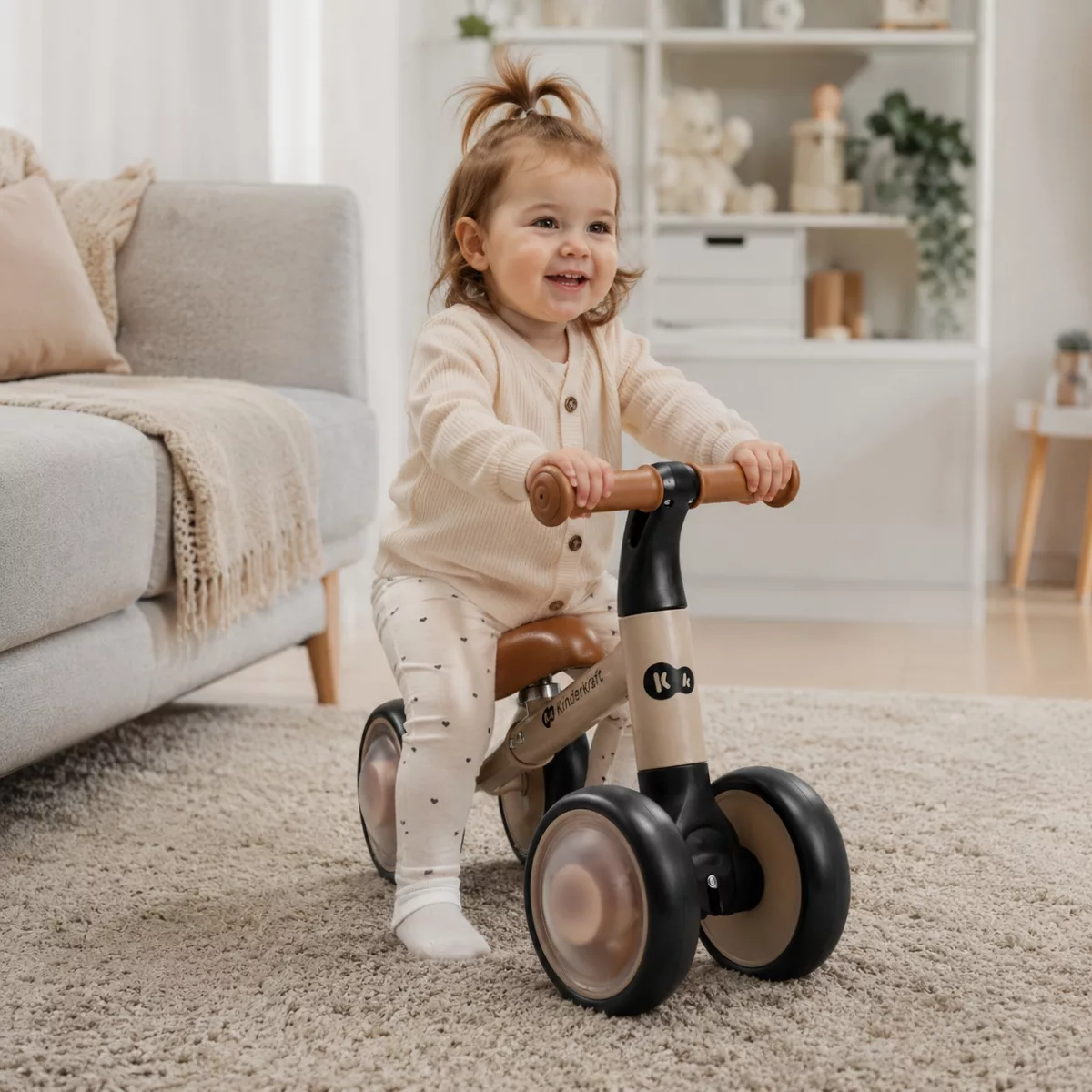 Малко дете кара Kinderkraft CUTIE FLASH Beige колело за баланс със светещи колела
