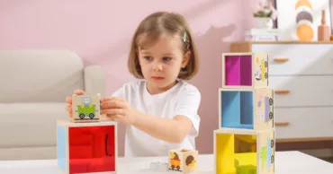 Дървени играчки за деца с цветни кубчета и колички над 3 години