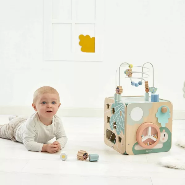 Бебе до голям дървен куб Janod Sweet Cocoon в пастелни цветове от 18 месеца